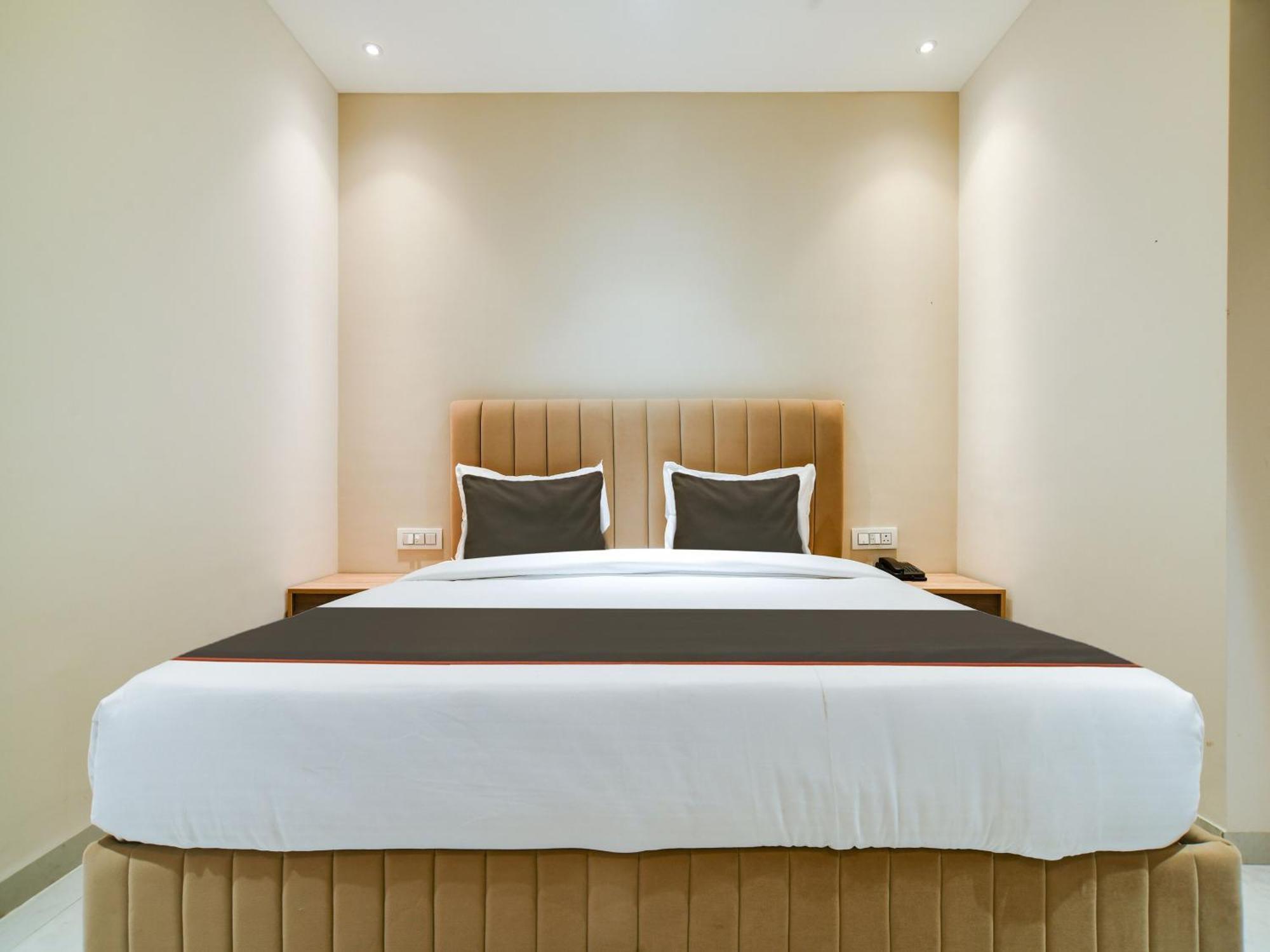 Collection O Hotel Mint Indore Exterior foto